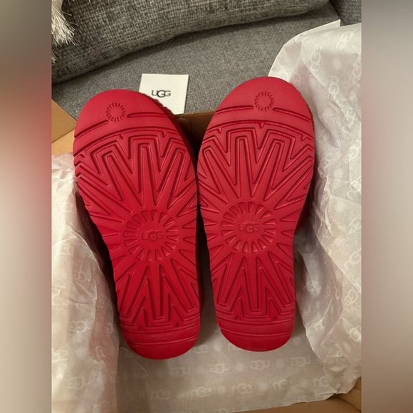 BNWT UGG Fluffita Platform Slides – Red – Size 9 - Picture 9 of 14
